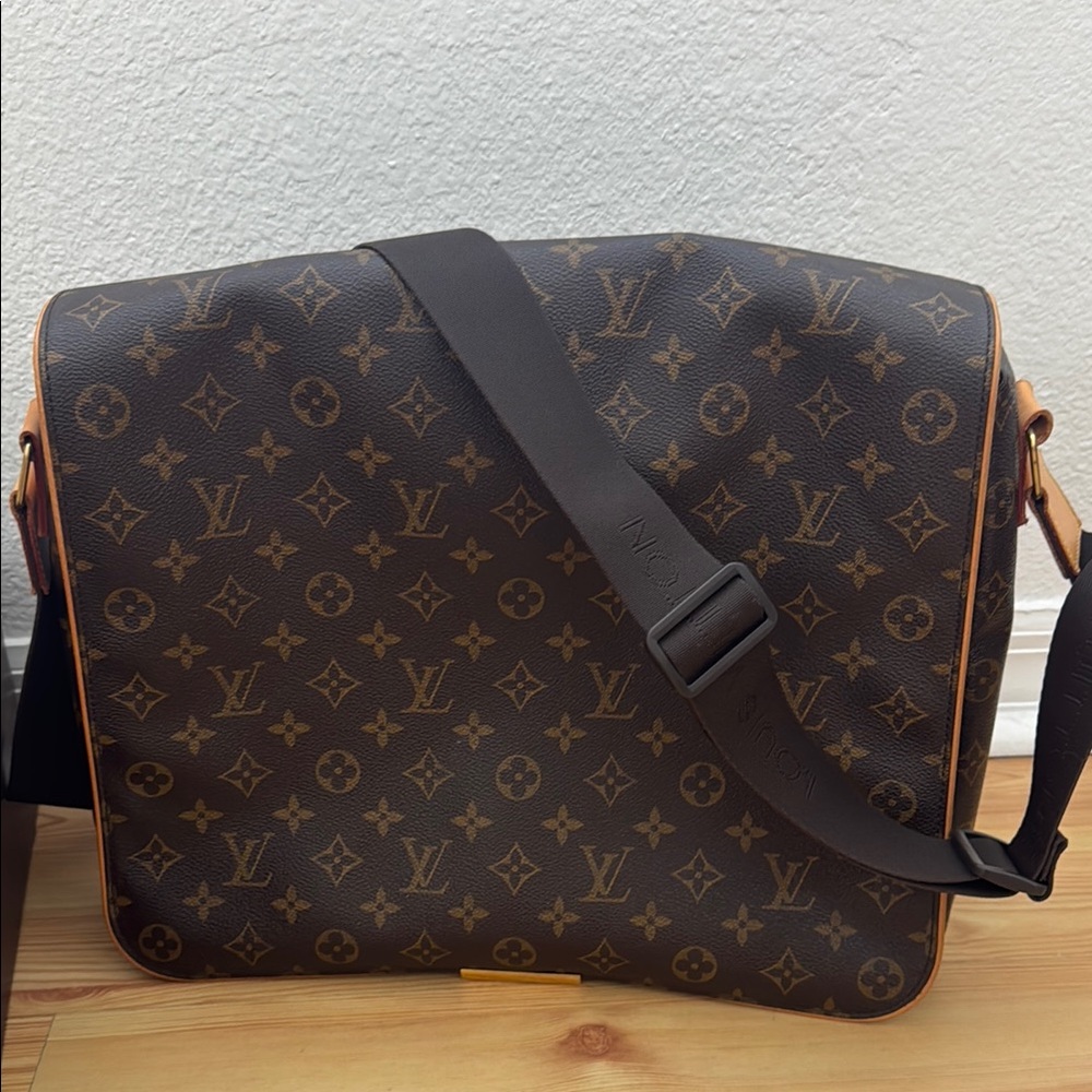 Louis Vuitton Abbesses Brown Monogram Canvas Messenger Bag new with bag